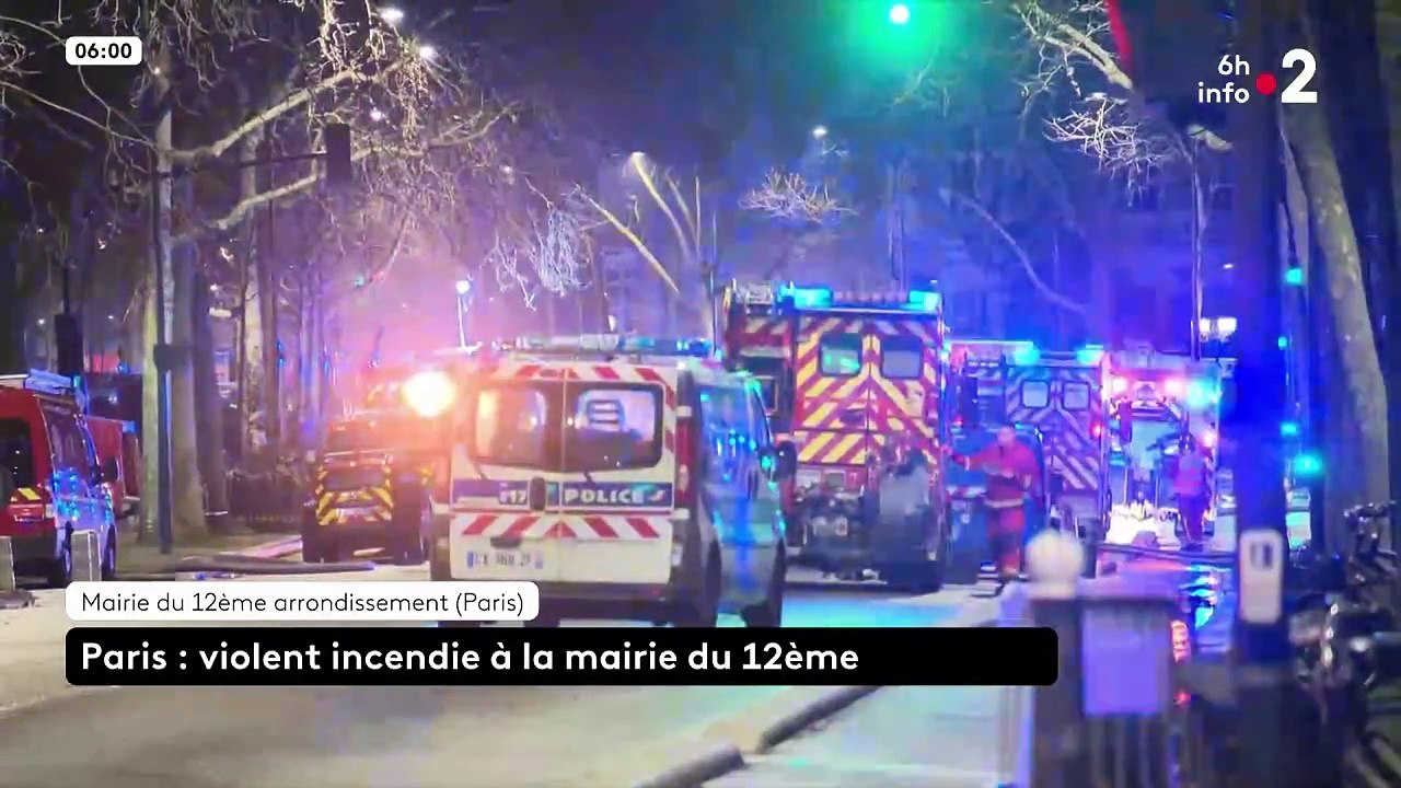 La Mairie du 12e arrondissement de Paris est en feu et le beffroi menace de s’effondrer - Plus de 150 pompiers sont sur place depuis 6h du matin et un vaste périmètre de sécurité a été installé