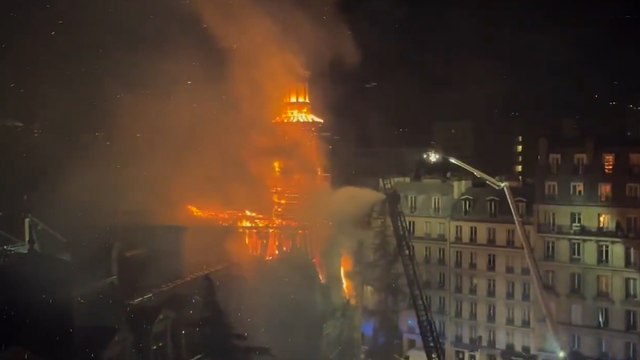 Violent incendie à la mairie du XIIe arrondissement de Paris : la flêche menace de s'écrouler