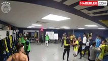 Fenerbahçe soyunma odası görüntülerini paylaştı! Mert Hakan devre arası takımı fena gazlamış