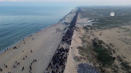İsrail’in yerinden ettiği Filistinliler, Gazze’nin kuzeyindeki evlerine geri dönmeye başladı
