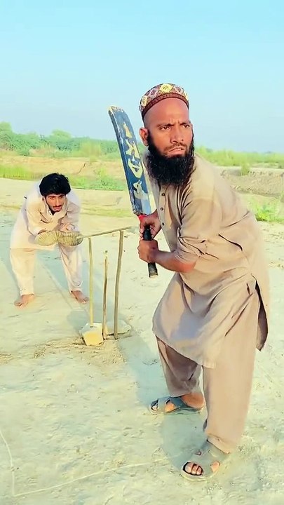 Playing Cricket In the Funny Way! Commedy Clip