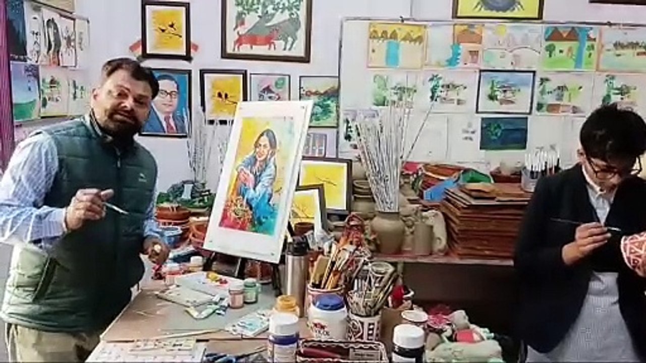 वायरल मोनालिसा की हूबहू तस्वीर बनाकर चर्चा में आए राजस्थान के शिक्षक, अब फाइटर जेट का तैयार कर रहे मॉडल