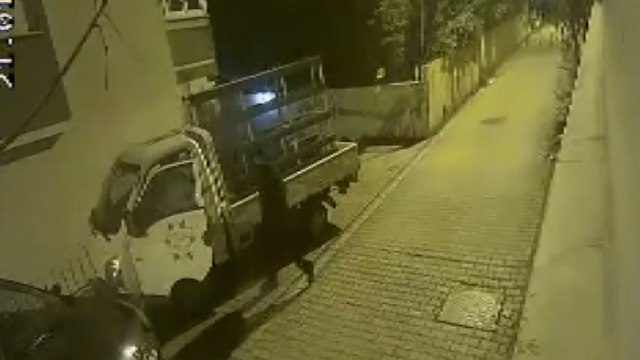 İstanbul'da kamyonet hırsızları kamerada