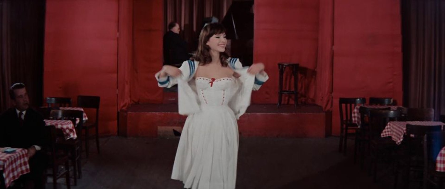 Eine Frau ist eine Frau Trailer OmeU