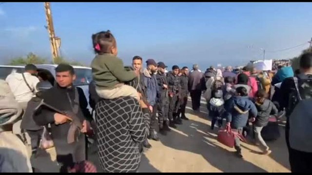 Gli sfollati tornano nel nord di Gaza: Aspettavamo questo momento