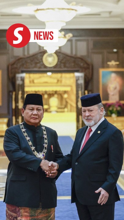 King confers Most Esteemed Order of Johor Royal on Prabowo