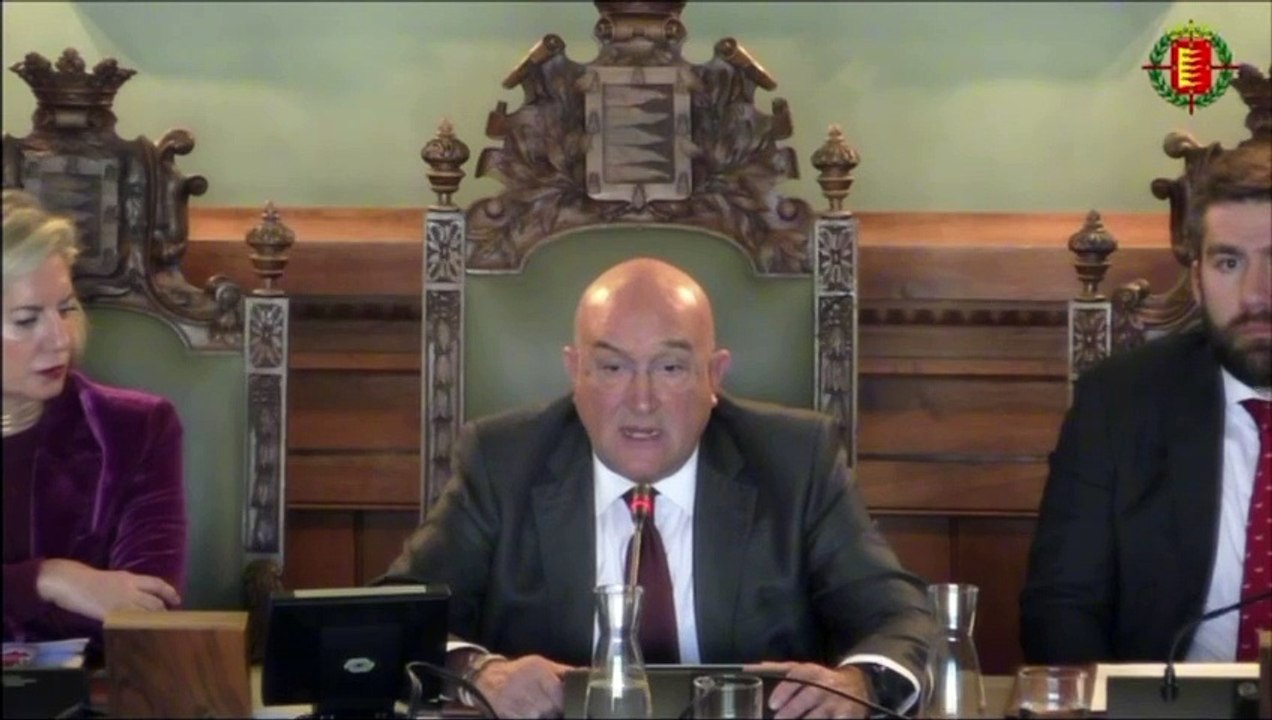 El alcalde Jesús Julio Carnero, en su intervención en el pleno de Valladolid