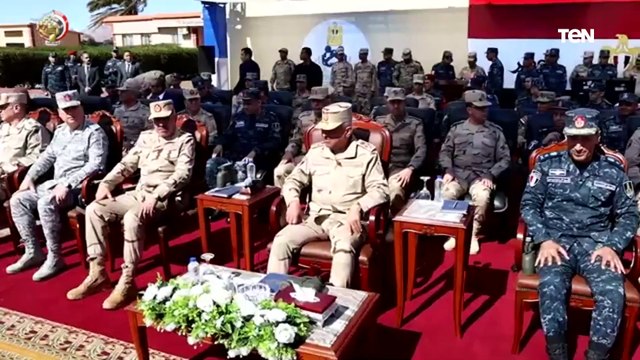 الفريق أول عبد المجيد صقر يتفقد قاعدة البحر الأحمر البحرية ويلتقى بعدد من المقاتلين‎