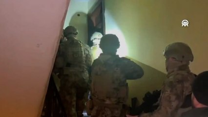 Bir kişiyi yağmaladıkları iddiasıyla 4 zanlı tutuklandı