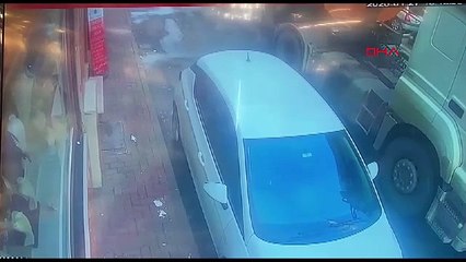 İstanbul- Bağcılar'da hafriyat kamyonunun çarptığı kişi hayatını kaybetti / Tekrar