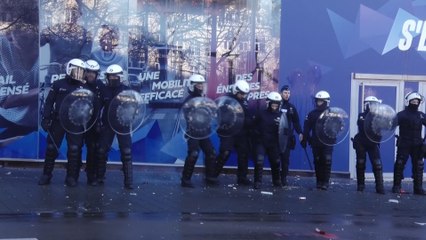 Grogne dans l'enseignement : des profs s'en prennent au siège du MR