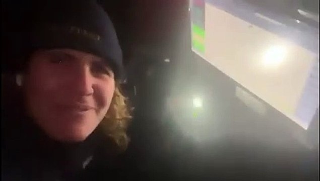 Vendée Globe 2025 : Clarisse Cremer arrive de nuit aux Sables d'Olonnes