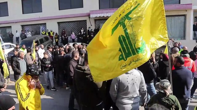 سكان يستعدون لدخول قرى حدودية في جنوب لبنان مع الجيش اللبناني