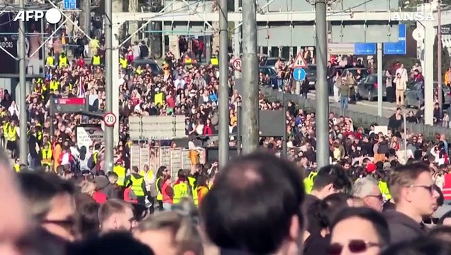 A Belgrado nuova protesta degli studenti: bloccato uno snodo stradale