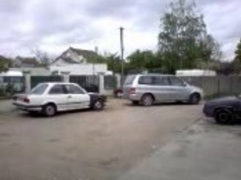 Bmw 325 IX vs kia carnival 2.9 CRDI