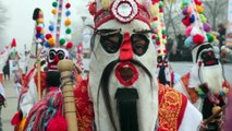 En Bulgarie, des danseurs masqués chassent les mauvais esprits