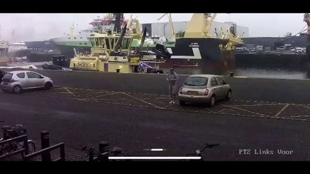 Quand tu oublies ton frein à main sur le port