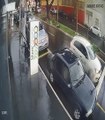 Vídeo mostra momento em que árvore cai sobre carro durante temporal em Umuarama