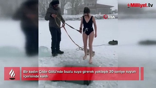 Yer: Çıldır Gölü! Eksi 20 derece soğukta buz gibi suya girdi