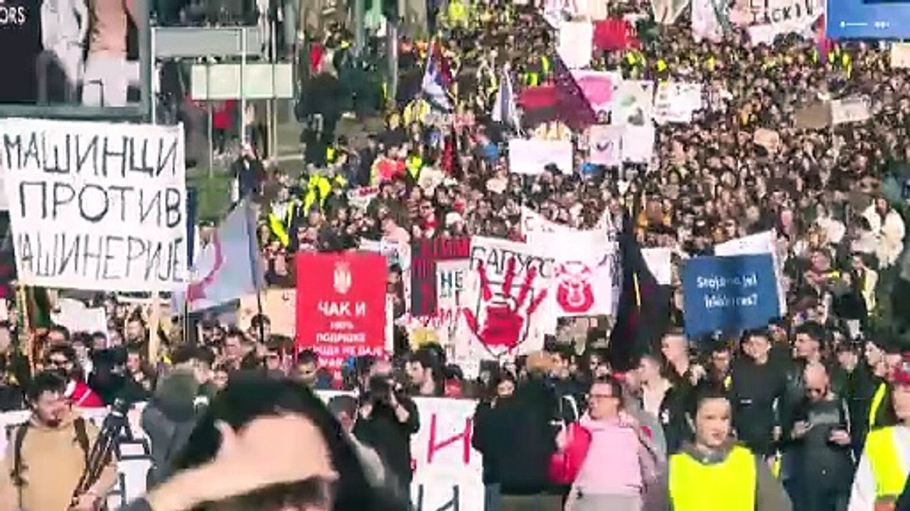 Massenprotest in Serbien: Vucic kündigt Regierungsumbildung an