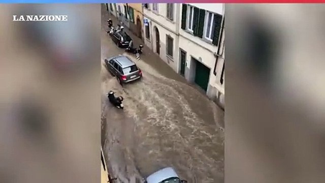 Bomba d'acqua a Firenze, strade come fiumi