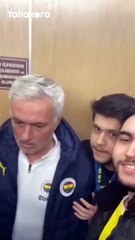 رد فعل طريف من "سبيشال وان".. ماذا يفعل مشجعي فنربخشة مع مورينيو؟ 😂