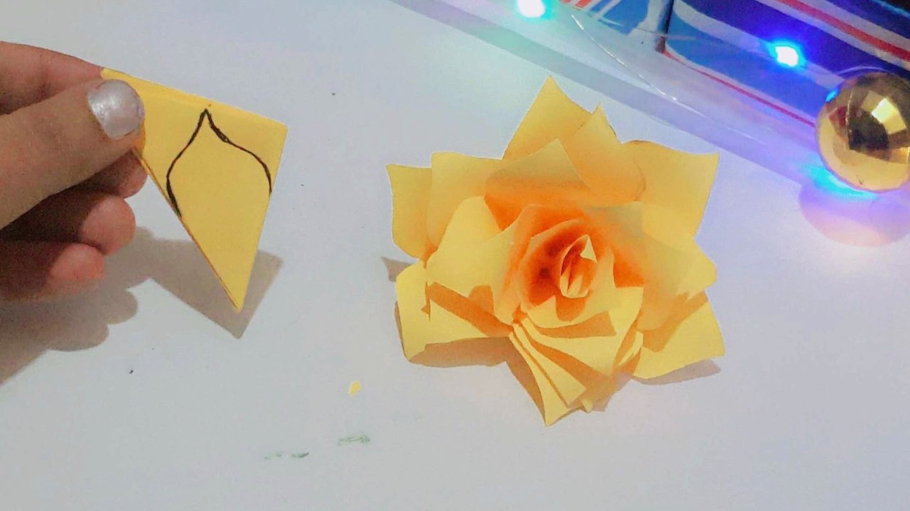 How to make a paper flowers / DIY / paper rose /Paper flower DIY