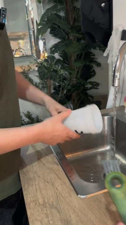 P.UBLlClTE 🛍️ Le LlEN de ce produit (n°107) est dans ma Bl0 (La Bl0-graphie est le texte de présentation sur ma page d’accueil daily, sous ma photo de profil)😀 / Une brosse 3 en 1 pour la vaisselle 🧽