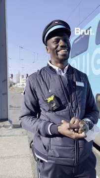 Romain, le contrôleur SNCF qui donne le sourire aux passagers