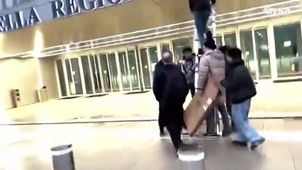 Maxi scritta per il clima di Extinction?Rebellion al Grattacielo Piemonte