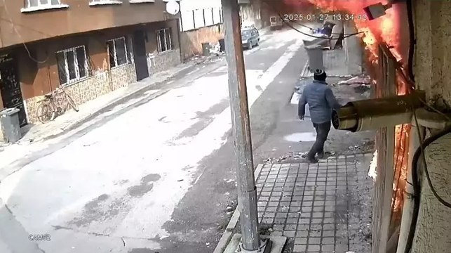 Bursa’da saatlerce ekiplere direnen şüphelinin evi kundakladığı görüntüler oraya çıktı