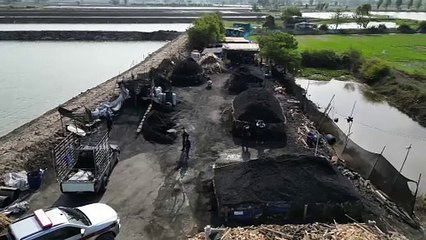 บุกจับ "โรงงานเผาถ่านเถื่อน" ในจ.สุพรรณ สร้างฝุ่นPM 2.5 (มีคลิป)