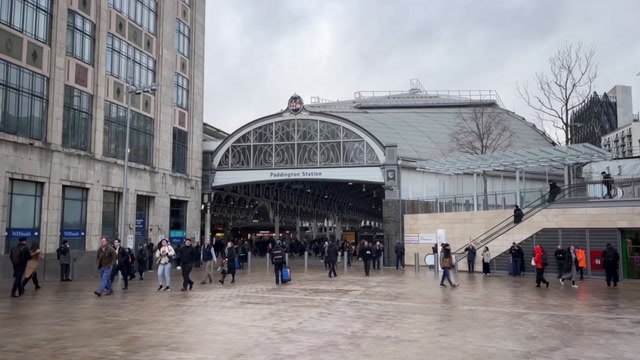 Paddington chaos as power failure hits Elizabeth Line and Heathrow Express