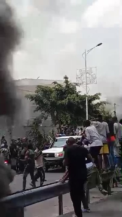 Plusieurs ambassades, dont celle de Belgique, attaquées par des manifestants à Kinshasa