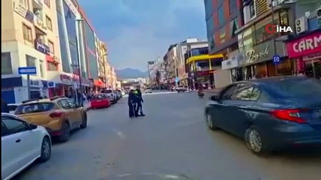 Yaşlı kadının imdadına polis yetişti