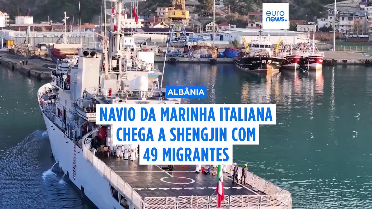 Navio italiano com 49 migrantes a bordo chega ao porto de Shengjin