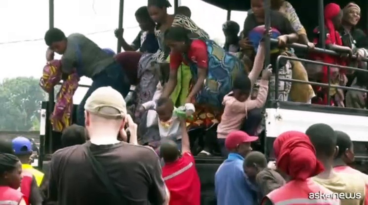 Sfollati in fuga dalla R.D. Congo arrivano al confine col Ruanda
