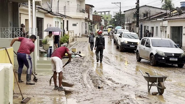 Após fortes chuvas, prefeito de Vicência fala em 'cenário de guerra' e pede ajuda para o município; veja imagens