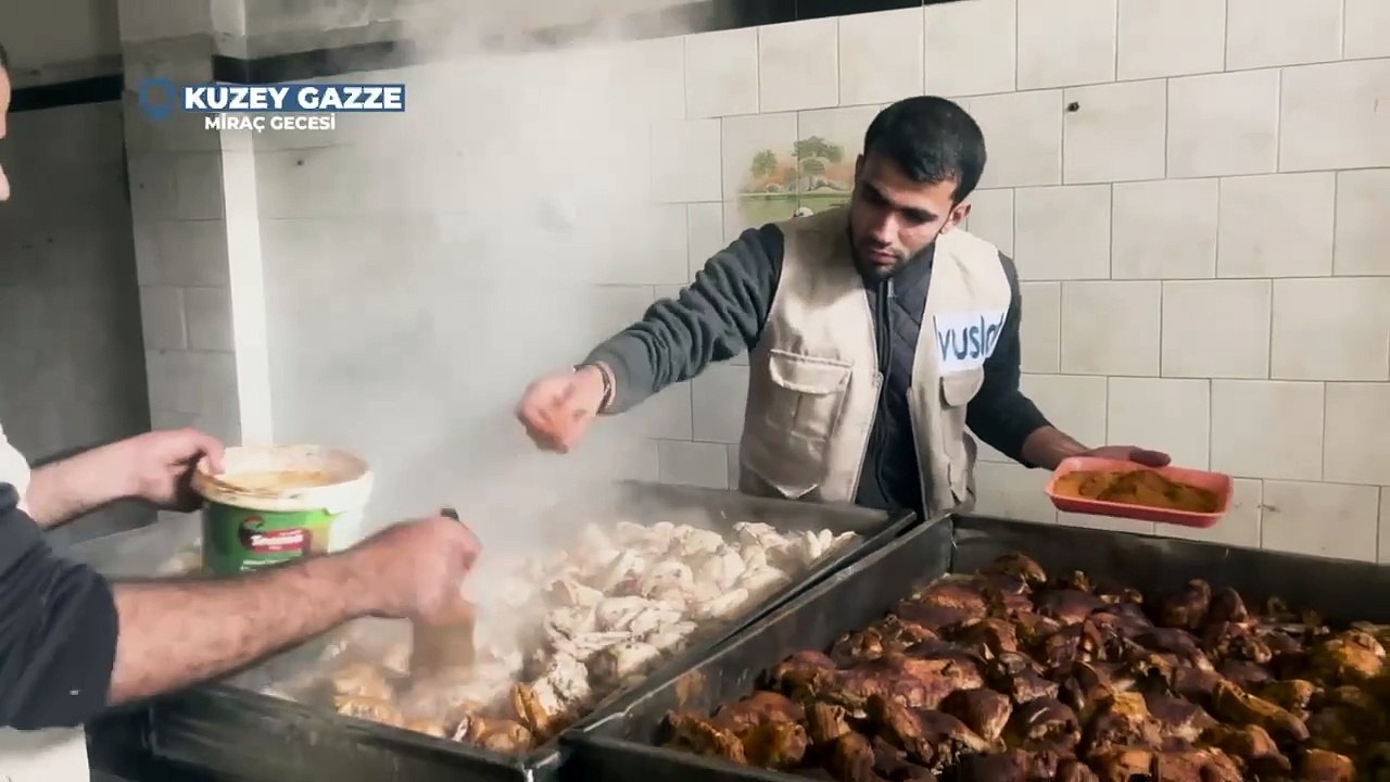 Kuzey Gazze Sıcak Yemek Dağıtımları - Miraç Kandili | Vuslat Derneği 2025