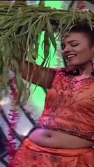 Aishwarya_Rajesh_ navel in hot stage dance