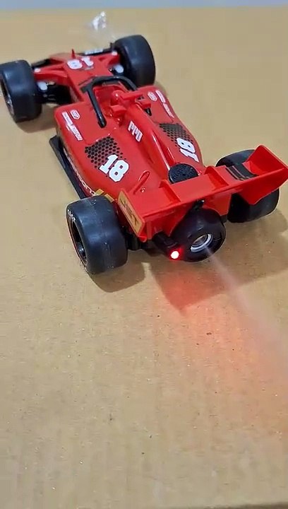 Remote Control Racing Car Showdown! Spray-Effect Formula 1 Toy Car in Action