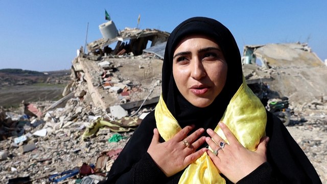 Des Libanais retournent dans leur village détruit après le retrait de l'armée israélienne