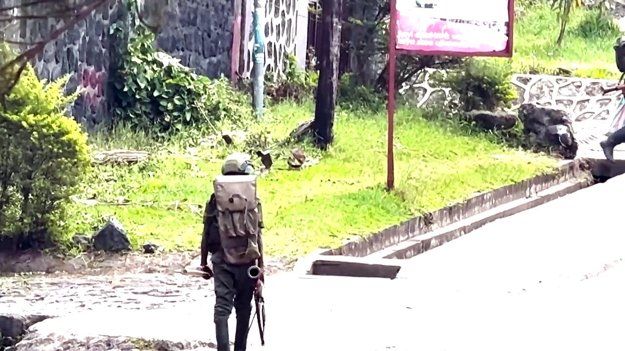 Wütende demonstranten attackieren westliche botschaften im kongo