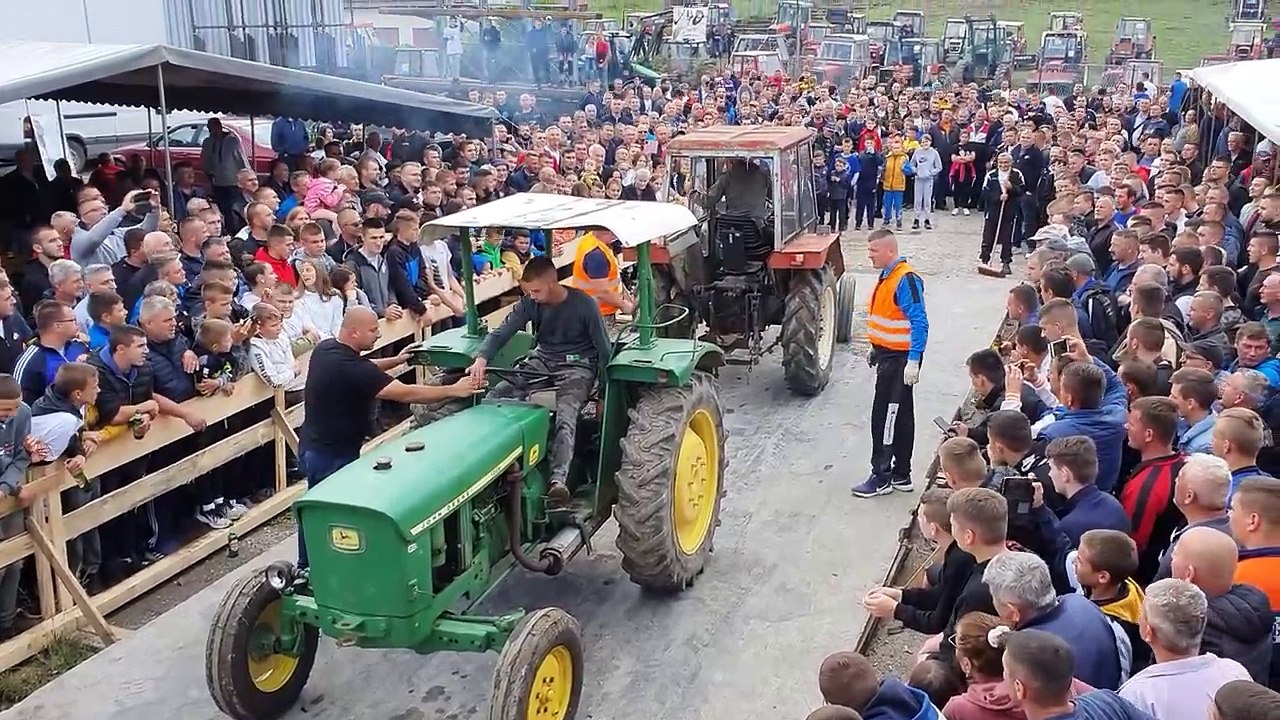 Zetor 4712 vs John Deere 1020