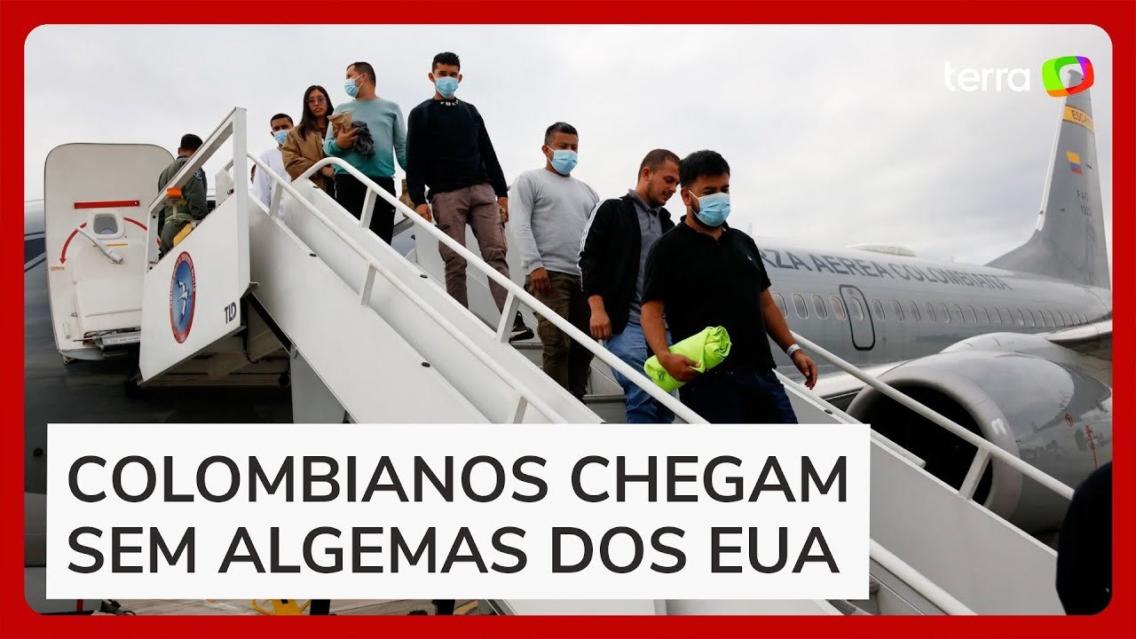 Presidente da Colômbia mostra chegada de deportados vindos dos EUA: ‘Sem serem algemados’