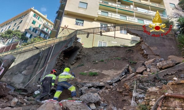 Maltempo, crolla muro di contenimento a Genova: due famiglie evacuate (28.01.25)