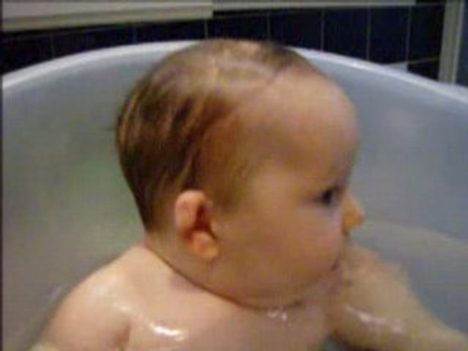 Manon dans son bain