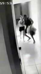 Hombre mata a su esposa, una entrenadora personal, y cámara lo expone