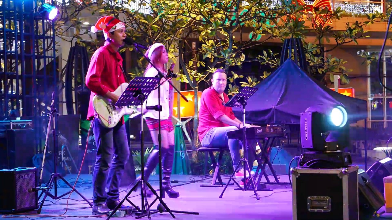 Hua Hin Market Village - In Concert 02