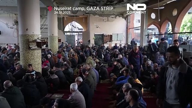 NO COMMENT: Los palestinos rezan en las mezquitas destruidas de Gaza